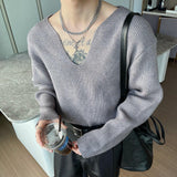 Tryess- V-Neck Sweater